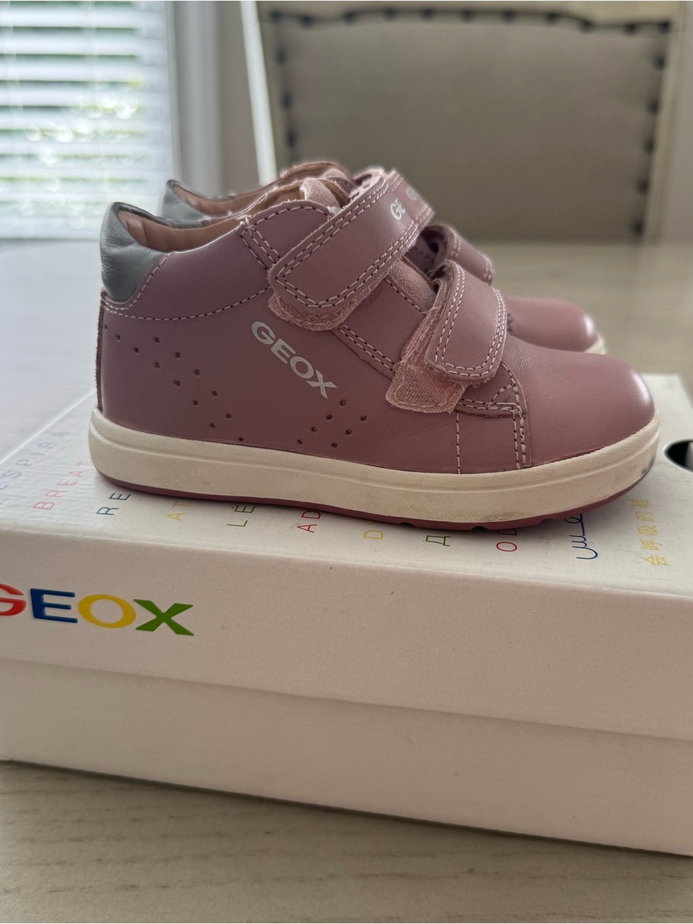 Geox Kids Leather Sneakers size 6.5 toddler
